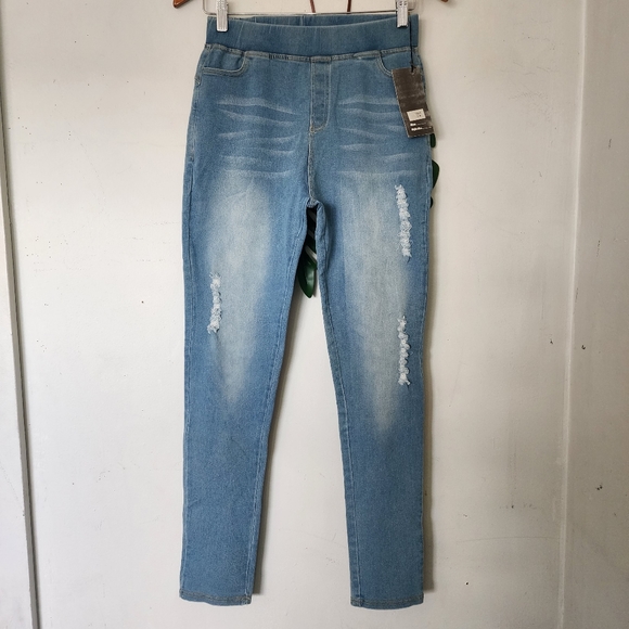 Pull On Skinny Jeans Light Wash Slightly Distressed NWT - Picture 2 of 11